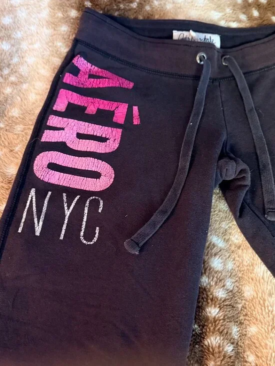 Aeropostale M Brown Low Rise Flare Fleece Sweatpants Pink “AERO NYC” Logo (Worn) - Picture 3 of 7